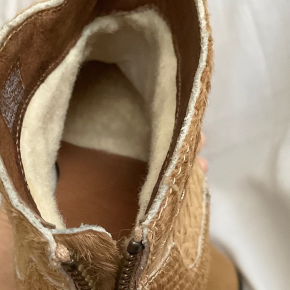 UGG Charlotte Snake Embossed Calf Hair Ankle Boots Bootie Moonbeam Size 6 - Picture 12 of 16